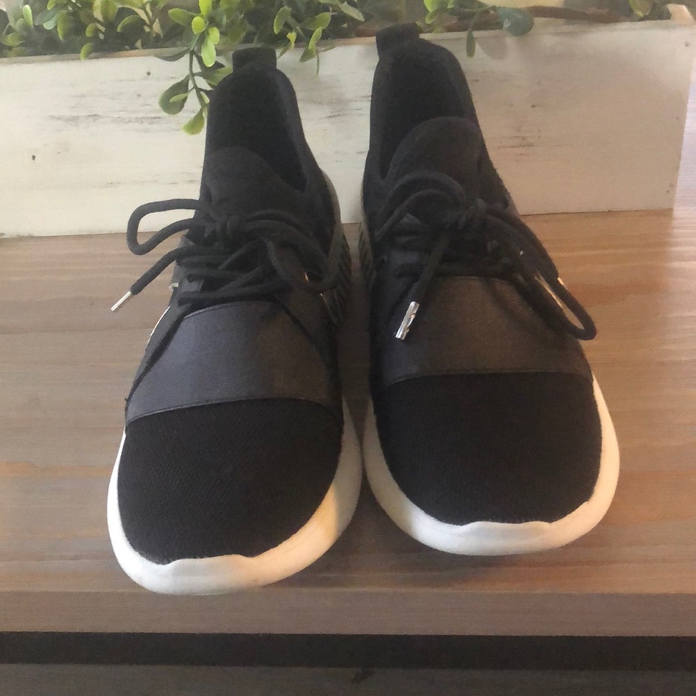 Shoes - Picture 2 of 3